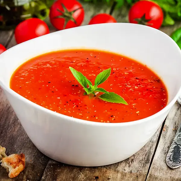 Tomatensuppe mit Basilikum